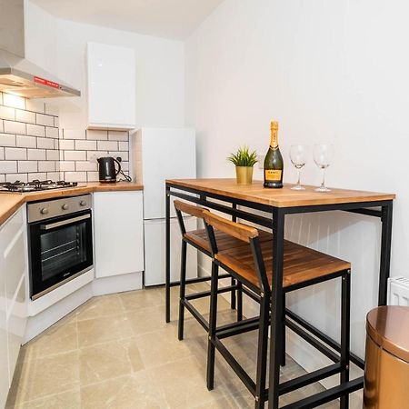 Two Bedroom Apartment - En Suites - Smart Tv'S - Wifi - Netflix - Bearwood Birmingham Zewnętrze zdjęcie