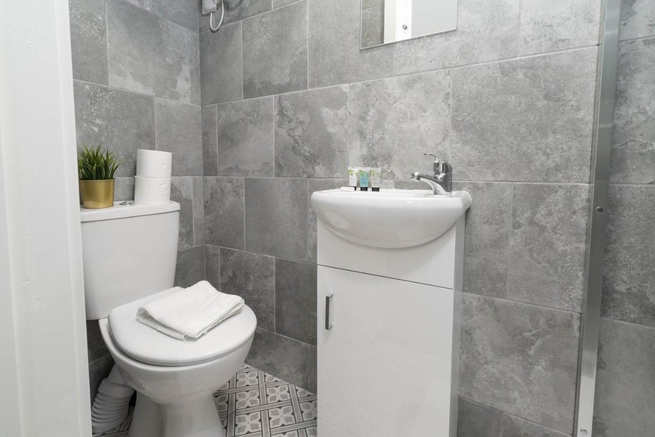 Two Bedroom Apartment - En Suites - Smart Tv'S - Wifi - Netflix - Bearwood Birmingham Zewnętrze zdjęcie