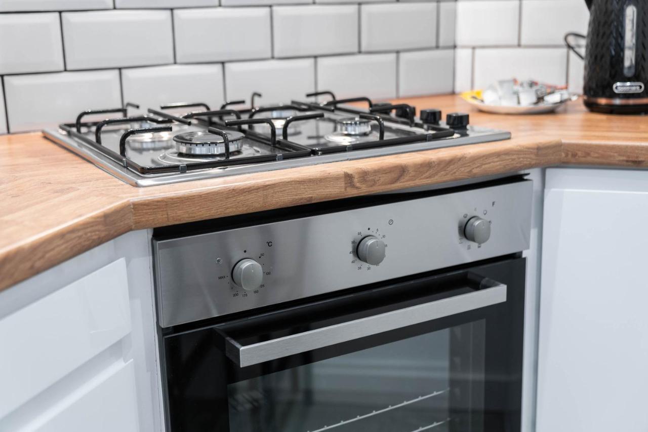 Two Bedroom Apartment - En Suites - Smart Tv'S - Wifi - Netflix - Bearwood Birmingham Zewnętrze zdjęcie