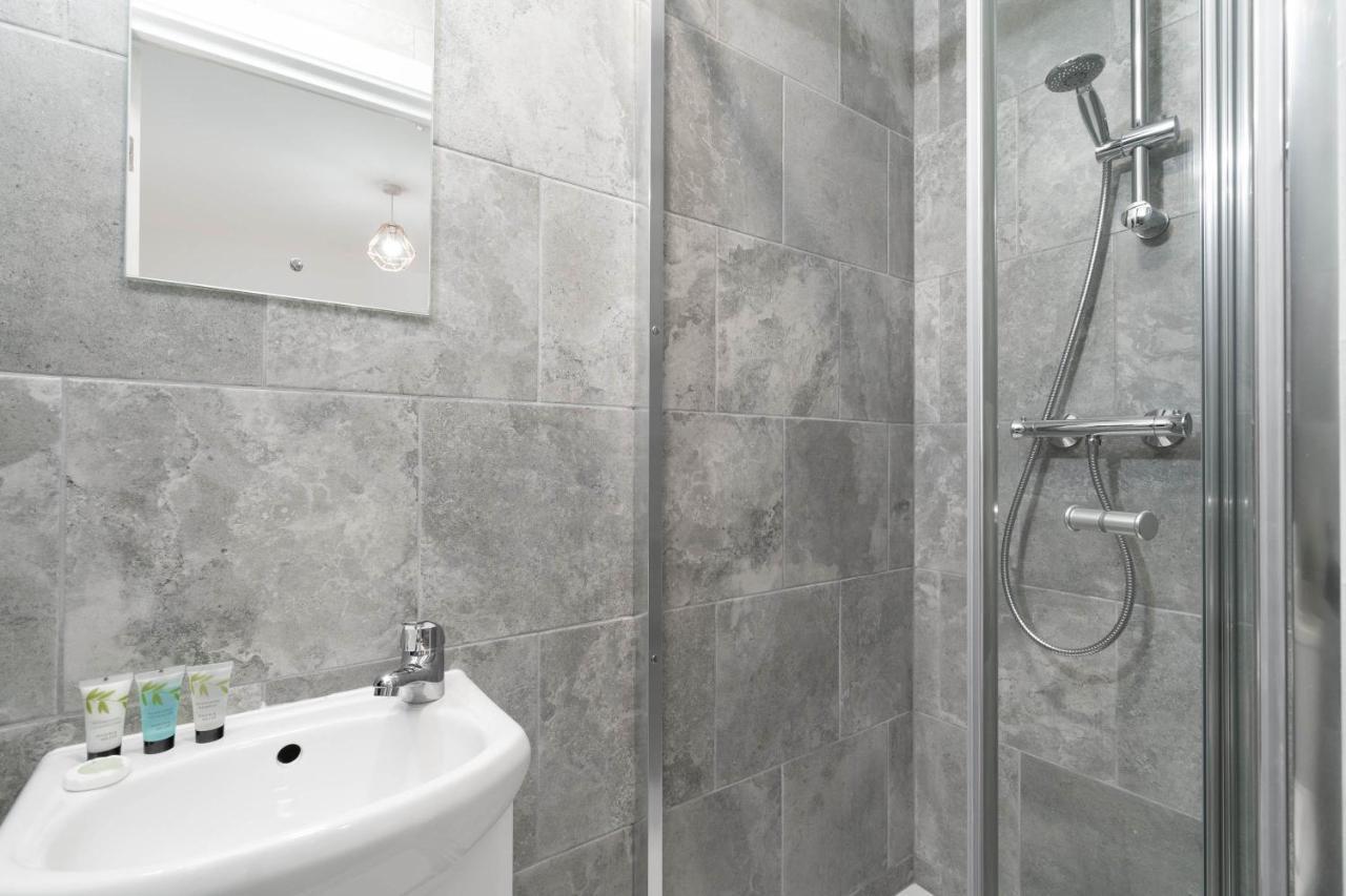 Two Bedroom Apartment - En Suites - Smart Tv'S - Wifi - Netflix - Bearwood Birmingham Zewnętrze zdjęcie